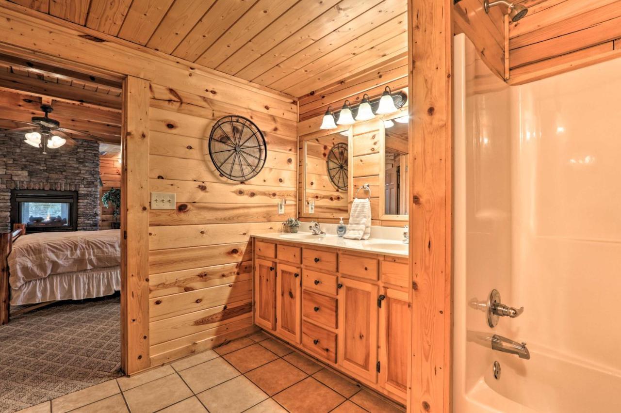 Pigeon Forge Cabin With Games, 1 Mi To Parkway! 외부 사진